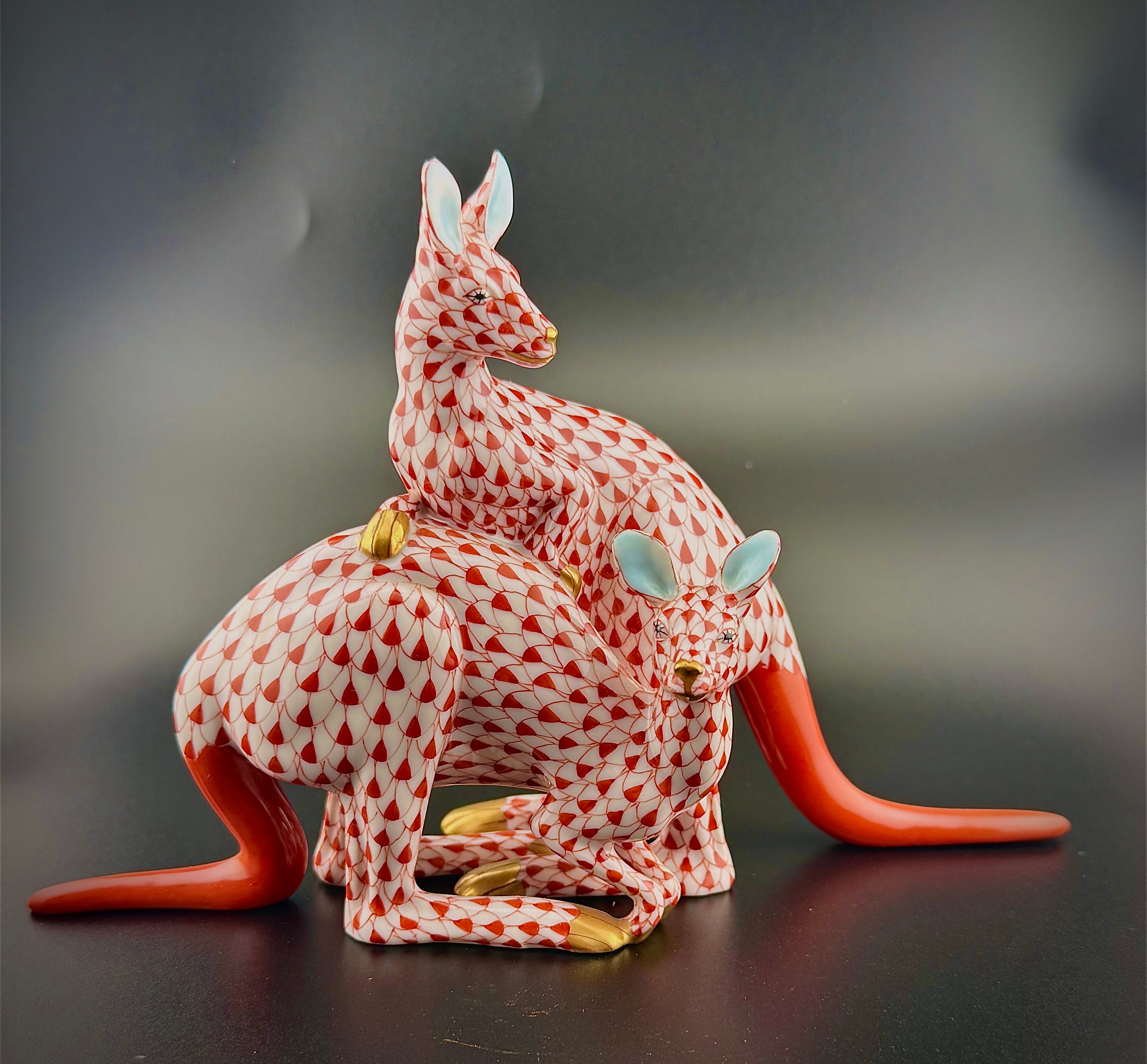 “Pair of Kangaroos-Rust (15318)” Herend