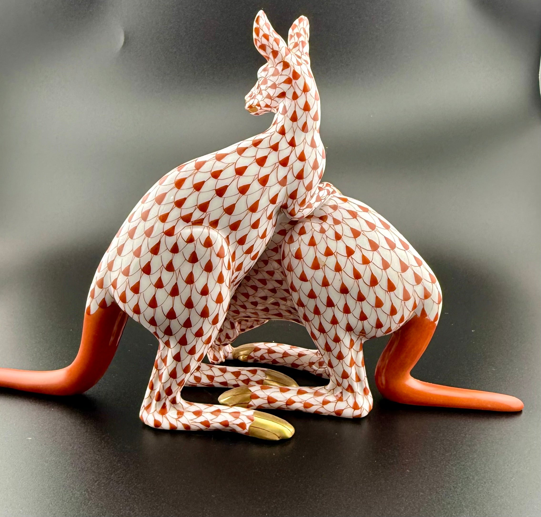 “Pair of Kangaroos-Rust (15318)” Herend