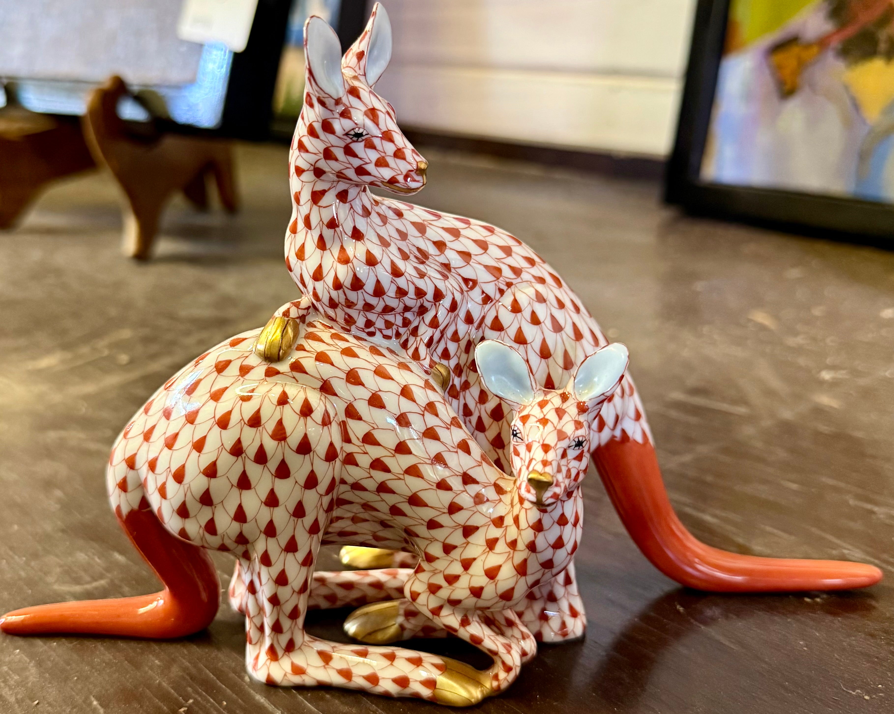 “Pair of Kangaroos-Rust (15318)” Herend